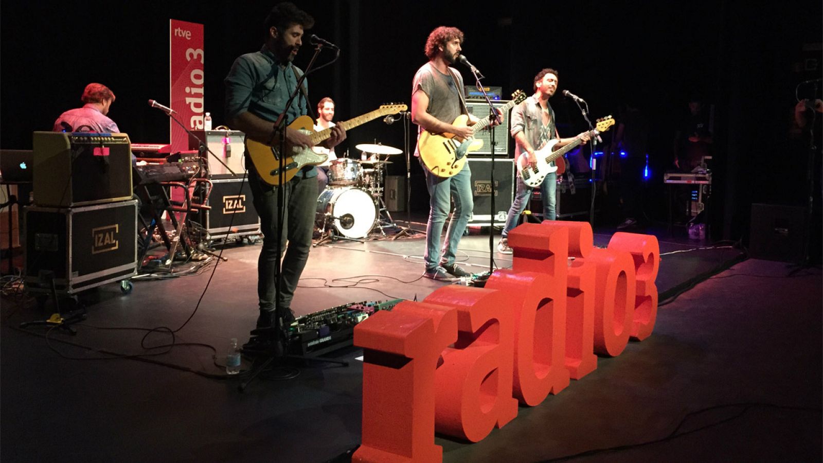 IZAL en la presentación de 'Copacabana' en Radio 3