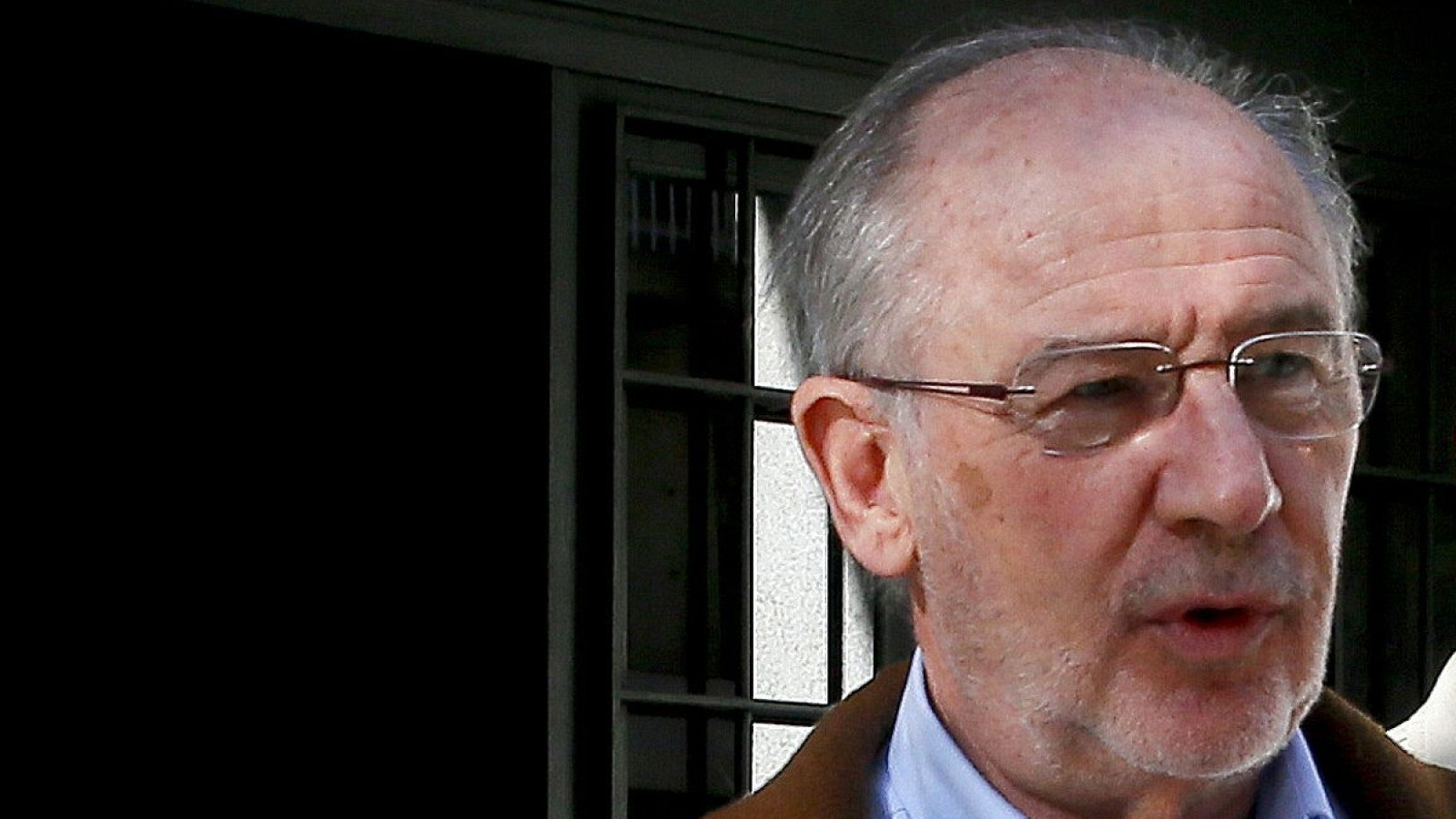 Rodrigo Rato sale de casa en una foto de archivo