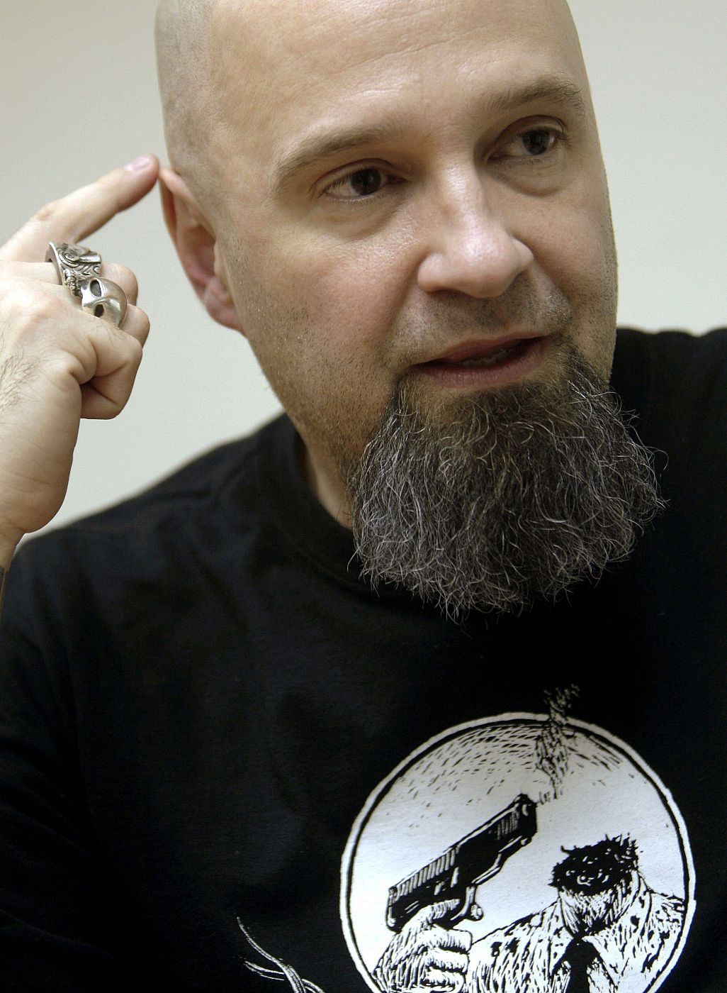 César Strawberry, el letrista y líder de la banda Def Con Dos, uno de los detenidos por enaltecimiento del terrorismo en redes sociales.