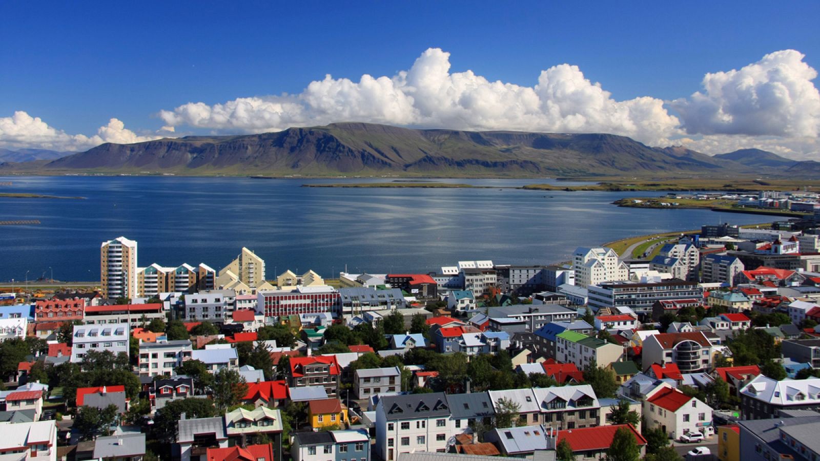 Panorámica de la ciudad de Reikiavik, capital de Islandia