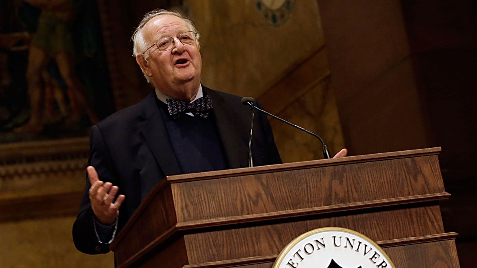 El economista escocés Angus Deaton ofrece una conferencia de prensa en Princeton tras obtener el premio Nobel de Economía 2015
