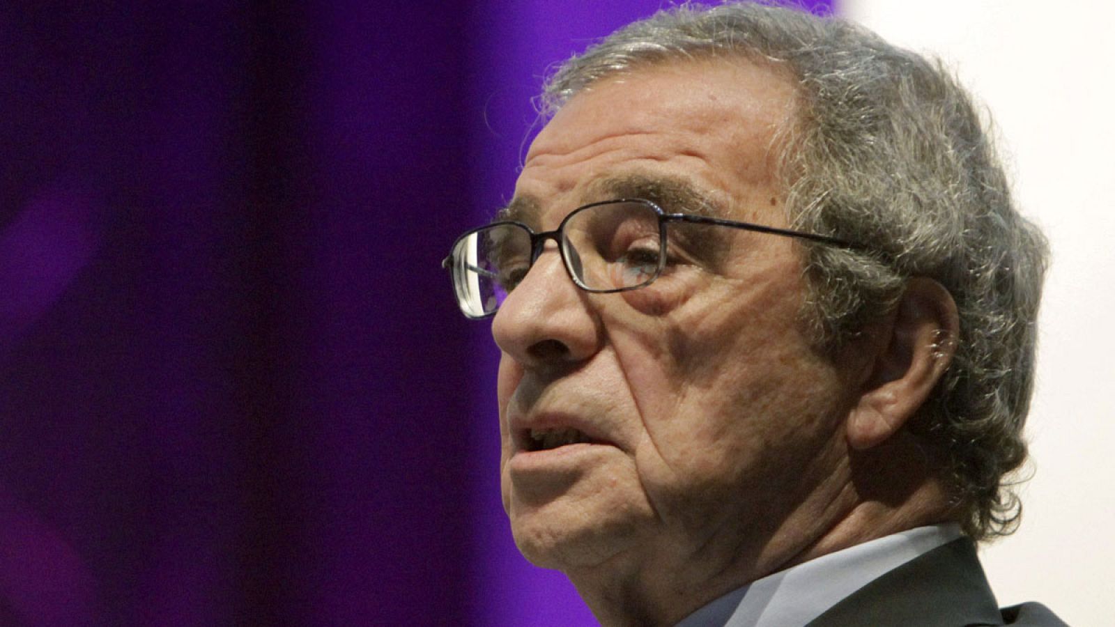 El presidente de Telefónica, César Alierta, el ejecutivo del IBEX con el sueldo más alto en 2014 (43,3 millones)