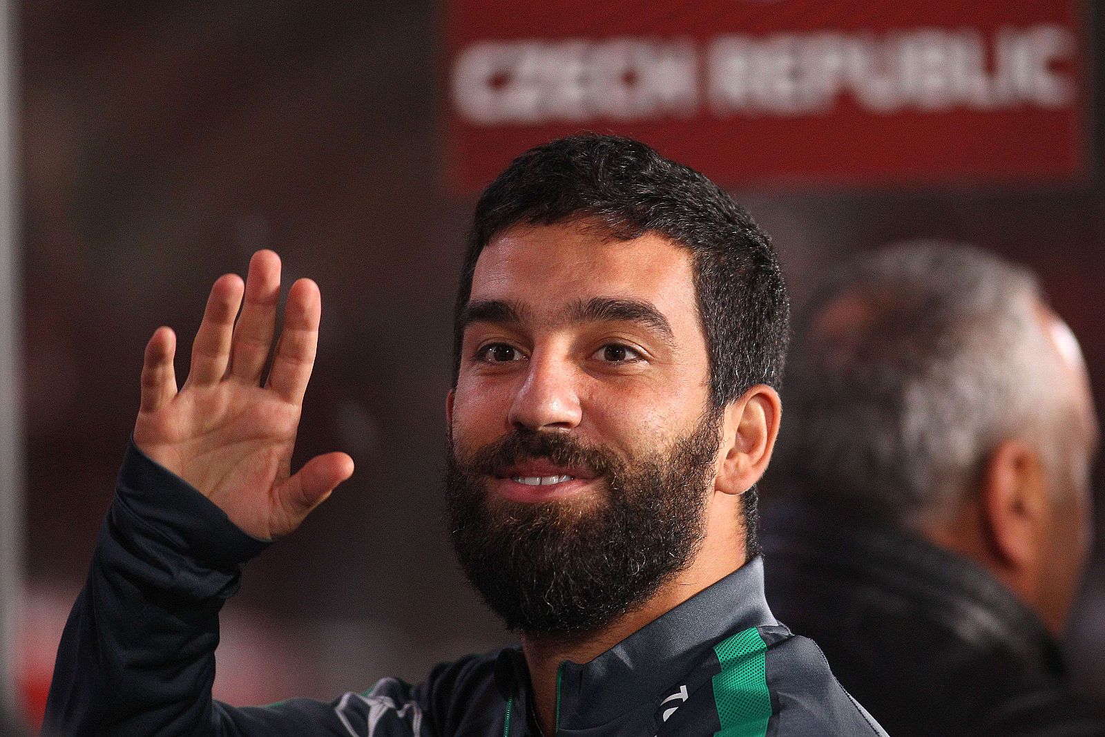 El Barcelona sigue insistiendo en poder inscribir a Arda Turan.