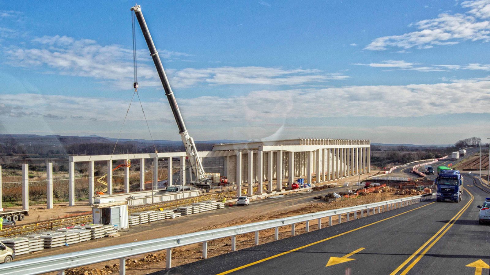 Imagen de las obras de prolongación de la autovía LO-20