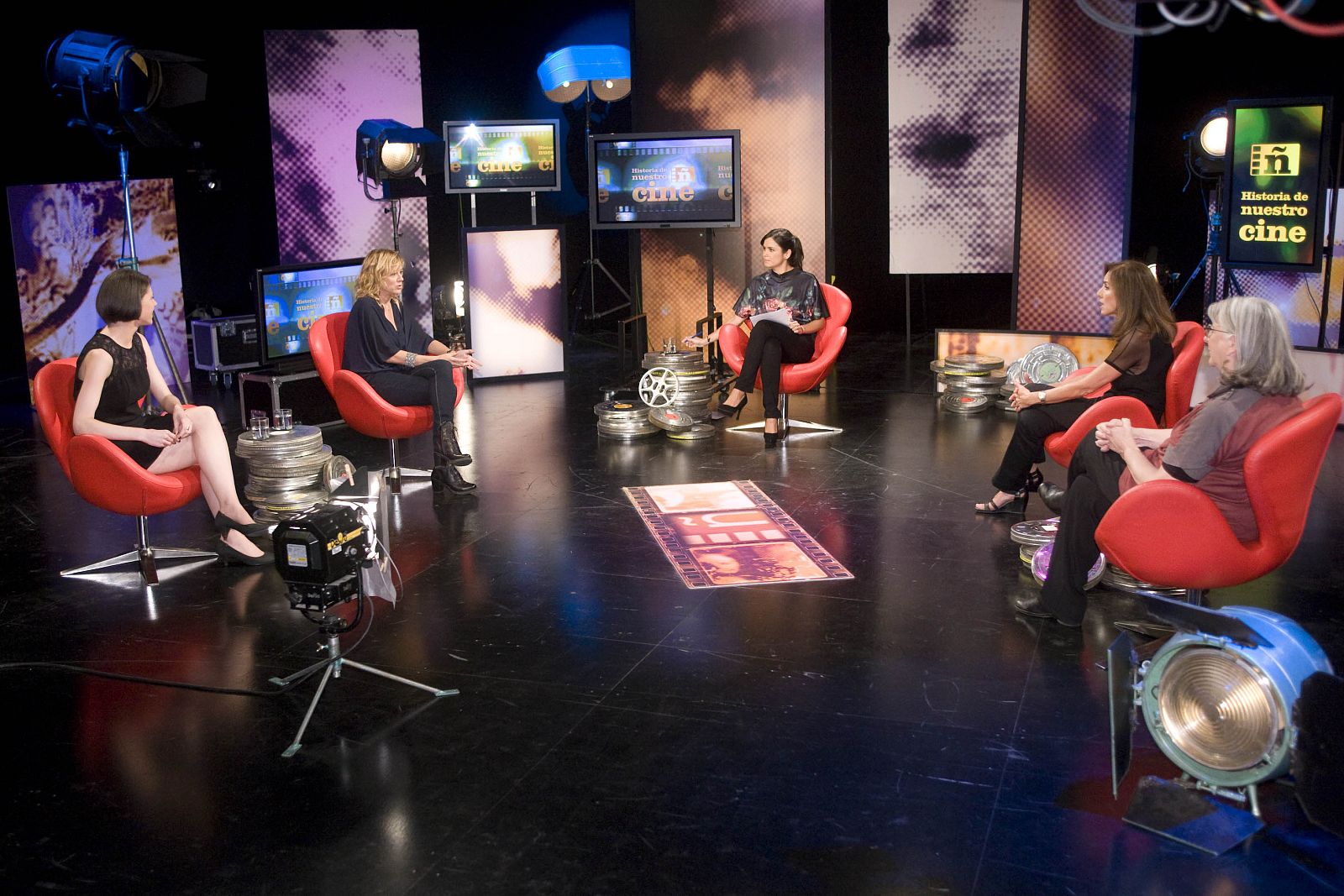 Las actrices Ana Belén y Emma Suárez en el coloquio de esta semana