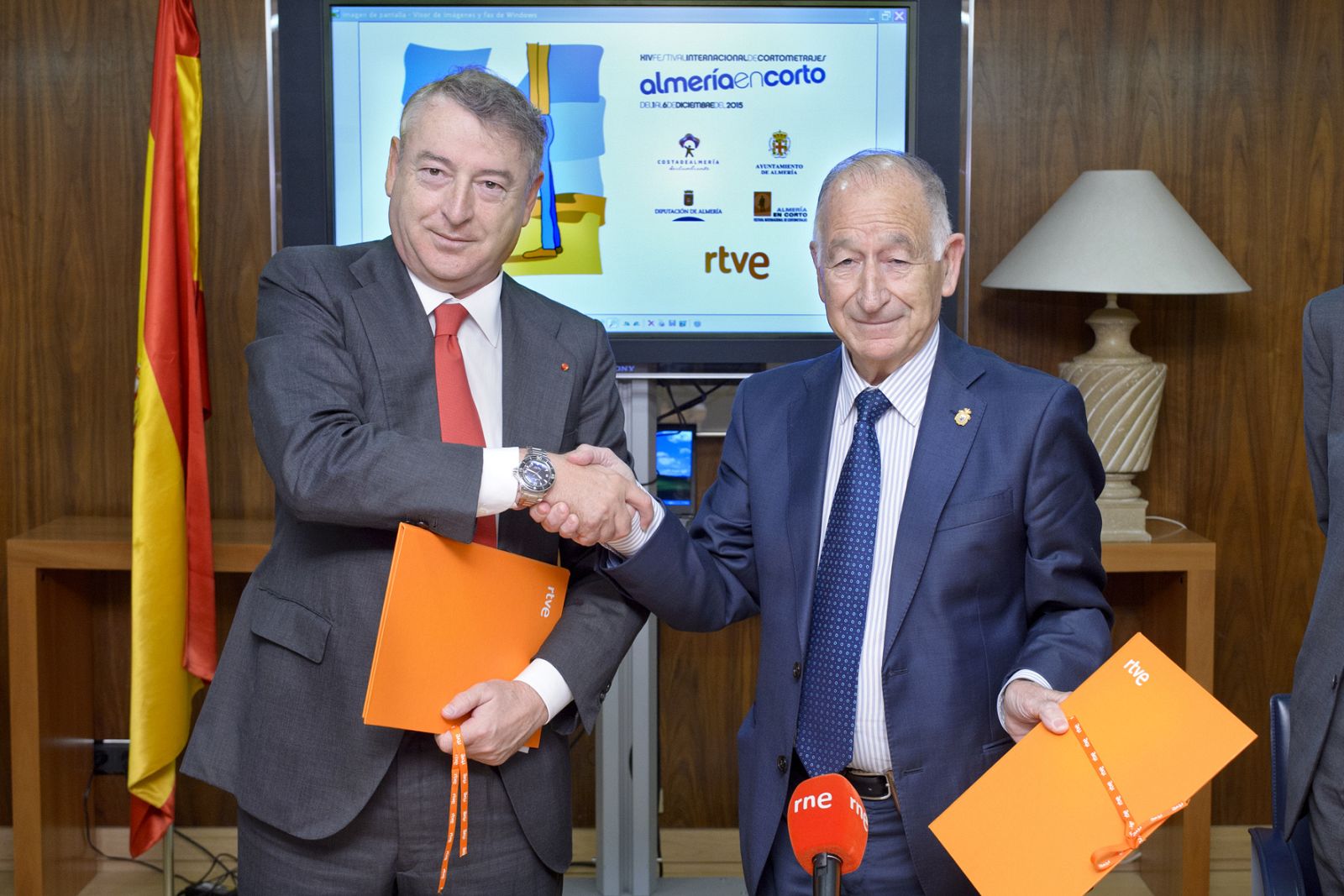 José Antonio Sánchez, presidente de RTVE, y Gabriel Amat, presidente de la Diputación de Almería