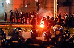 Unas 10.000 manifestantes se concentran en Belgrado contra la extradición de Karadzic