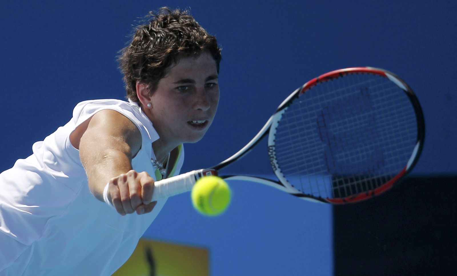 Carla Suarez Navarro devuelve la bola en su partido en Melbourne