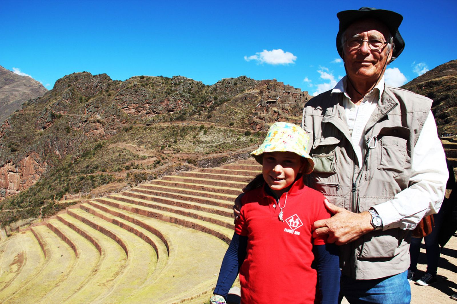 'Mi familia en la mochila' en el Machu Pichu