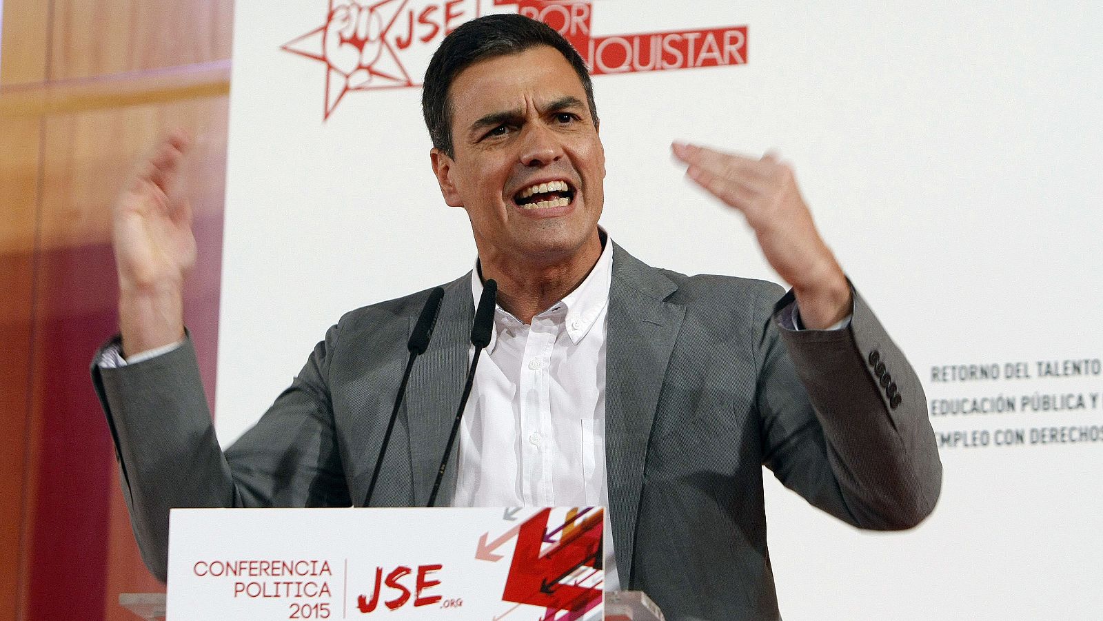 El secretario general del PSOE, Pedro Sánchez, durante su intervención en la Conferencia Política en la Universidad de Alicante