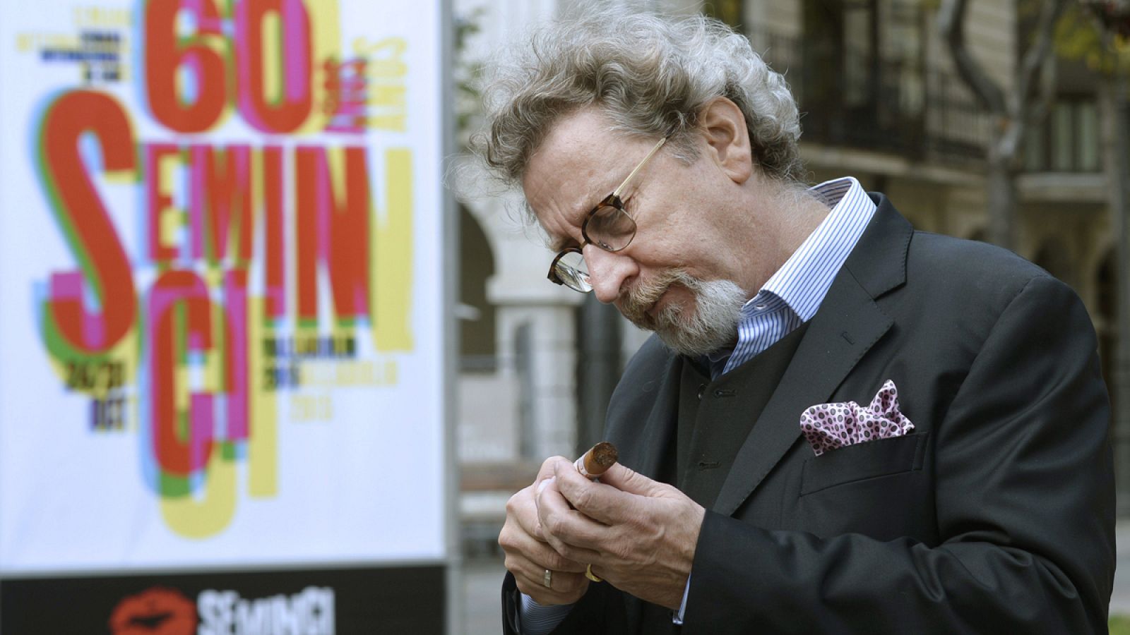 El realizador francés Robert Guèdiguian ha presentado, dentro de la sección oficial de la 60 edición de la SEMINCI, su película Una historia de locos.