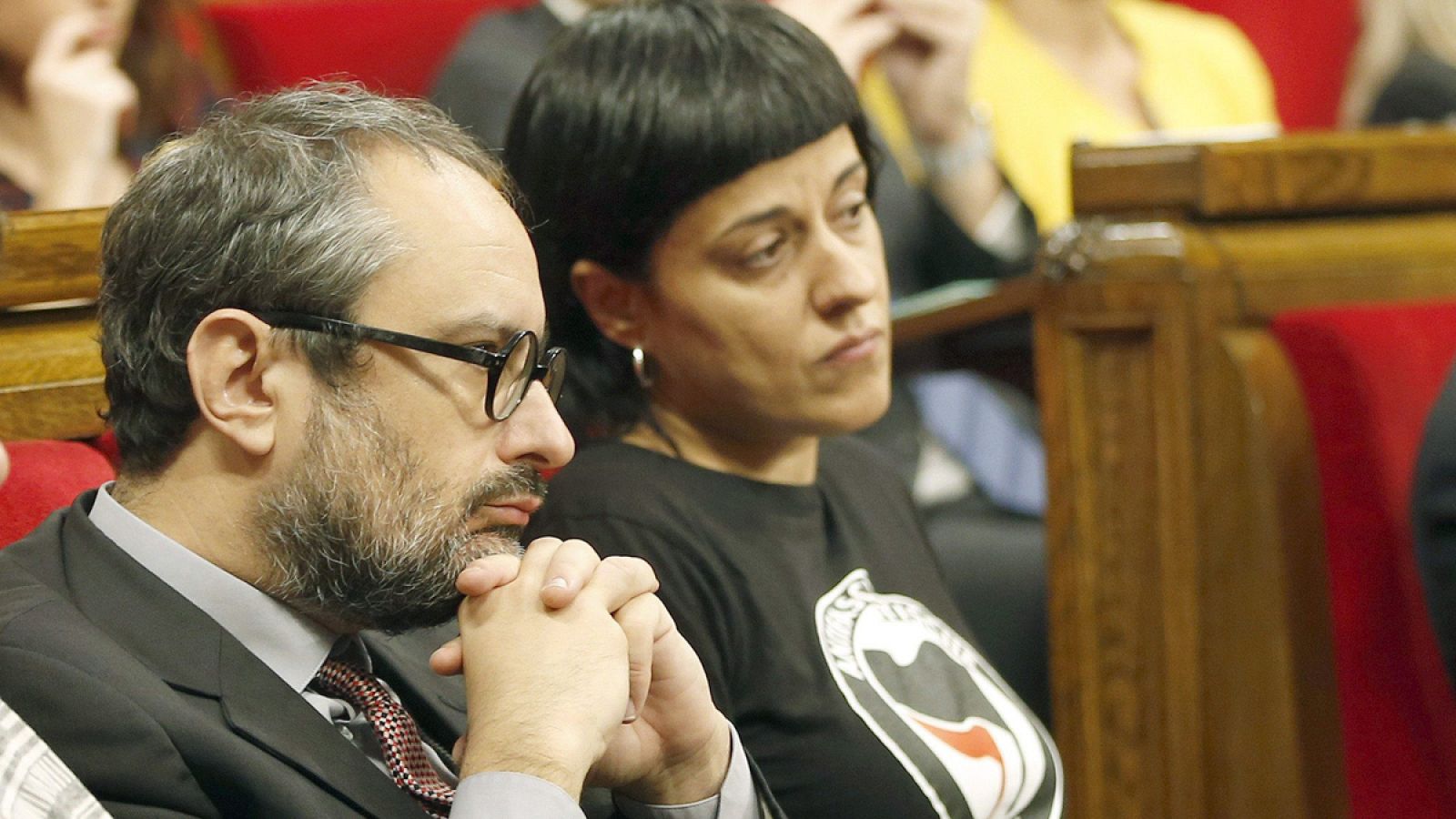 Los diputados de la CUP Antonio Baños y Anna Gabriel