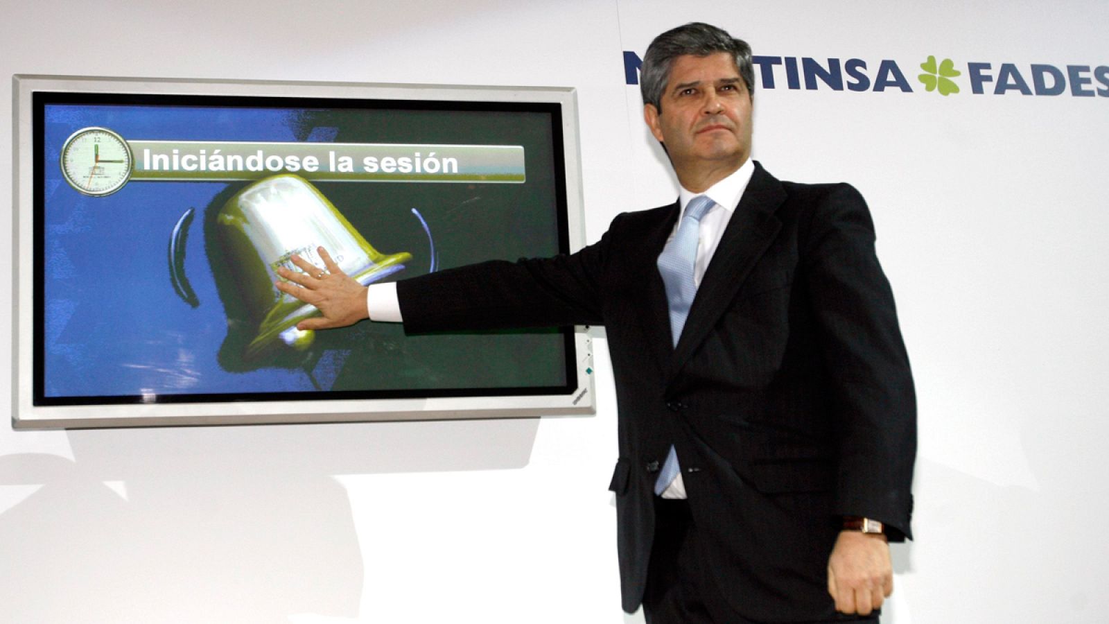 El presidente de la inmobiliaria Martinsa -Fadesa, Fernando Martín Álvarez, toca la campana en el debut bursátil