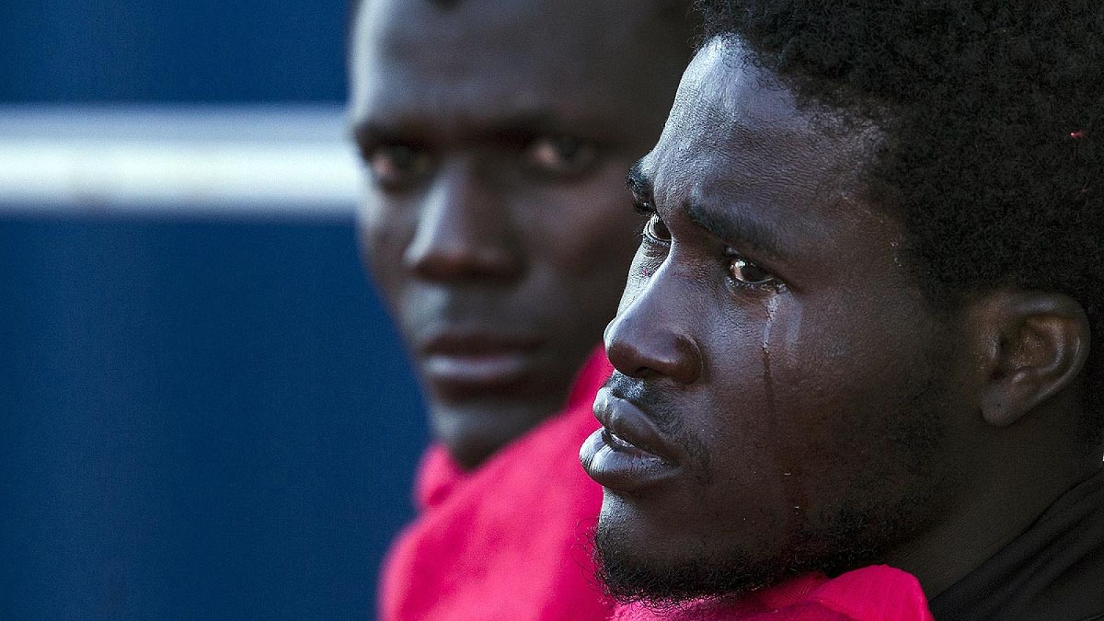 Salvamento Marítimo rescata a 15 inmigrantes y recupera tres cadáveres de una patera naufragada