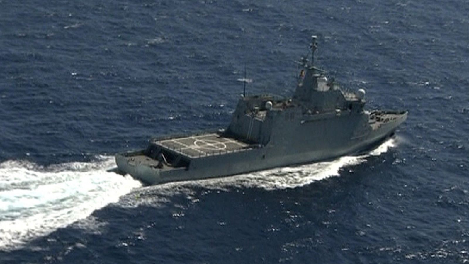 Uno de los barcos que trabajan en la búsqueda de los militares