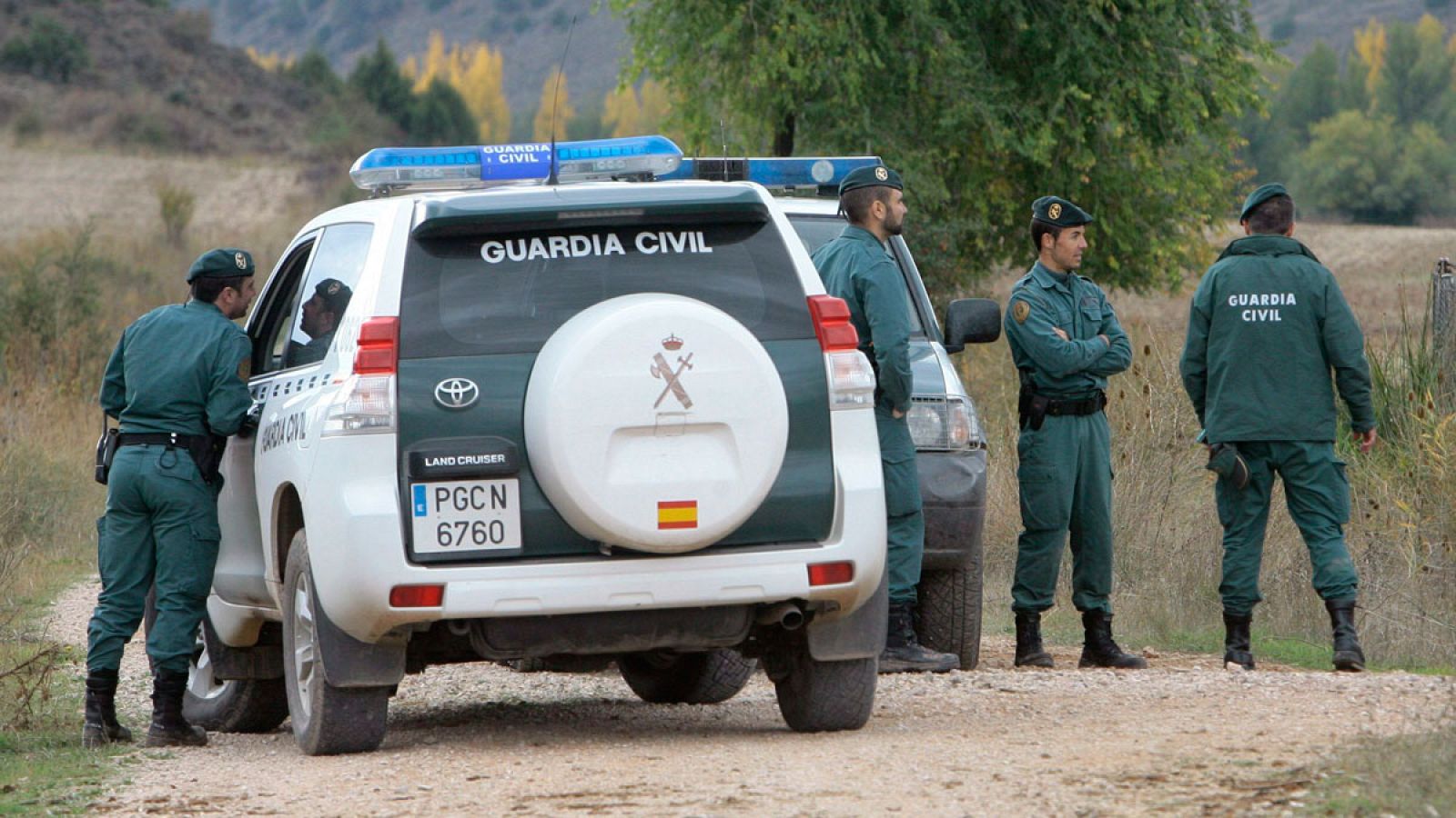 Agentes de la Guardia Civil en las tareas de búsqueda del cadáver de la mujer embarazada de Cifuentes (Guadalajara), en octubre de 2013.