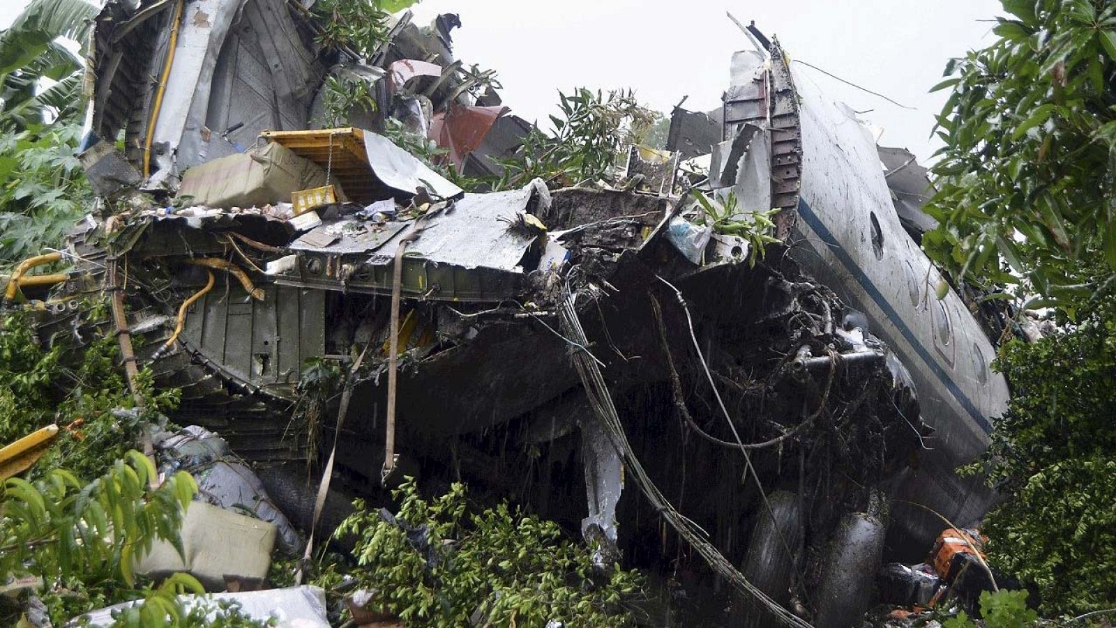 Imagen del avión de carga de fabricación rusa que se ha estrellado tras despegar del aeropuerto de Juba, Sudán del Sur