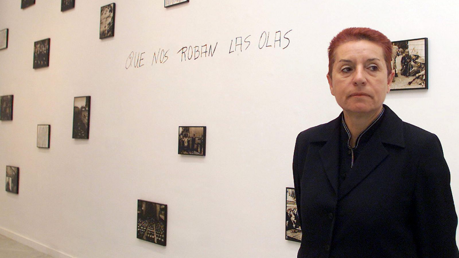 La artista canaria Concha Jerez en una exposición de 2002