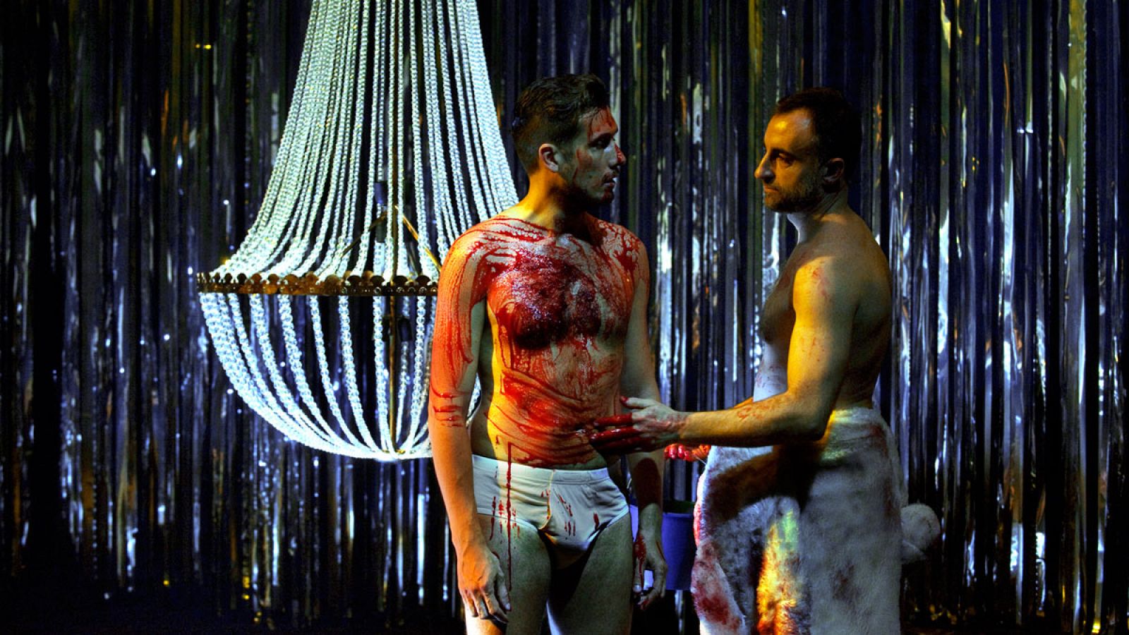 David Boceta y David Luque durante una escena de 'El Público' en el Teatro de La Abadía