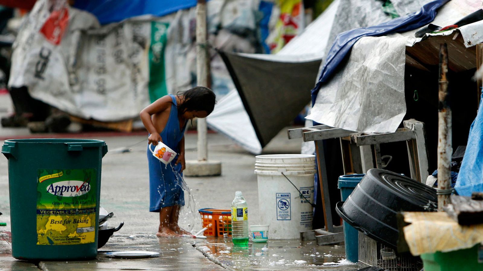Imagen de archivo de una niña en un suburbio de la ciudad de Manila, Filipinas, en el sudeste asiático.