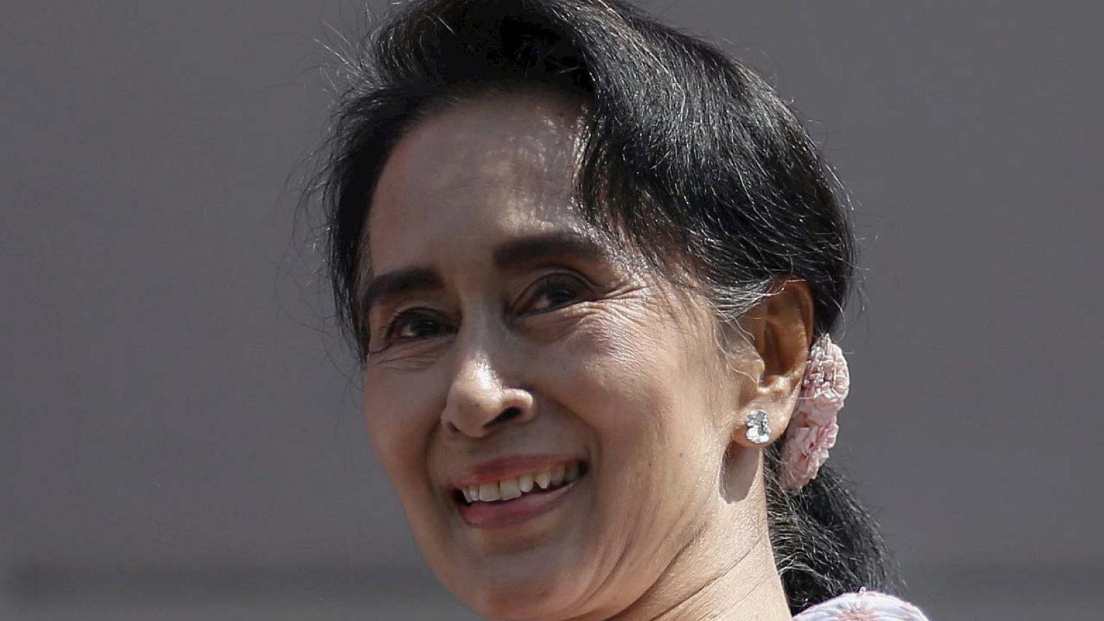 La líder opositora birmana y premio nobel de la Paz Aung San Suu Kyi en Rangún