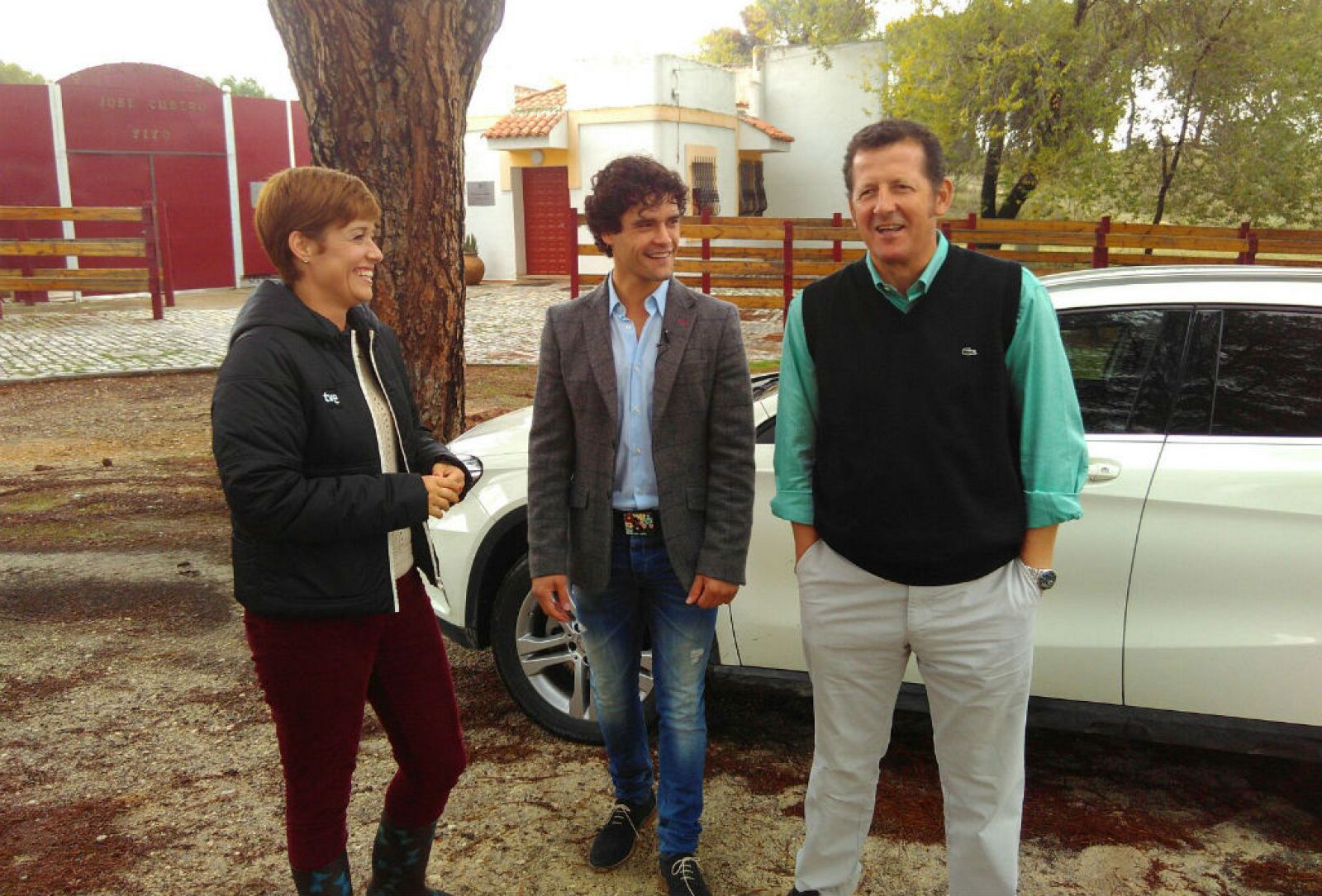 Nuestros presentadores, Marta Solano y Carlos García-Hirschfeld, entrevistan a Miguel Abellán