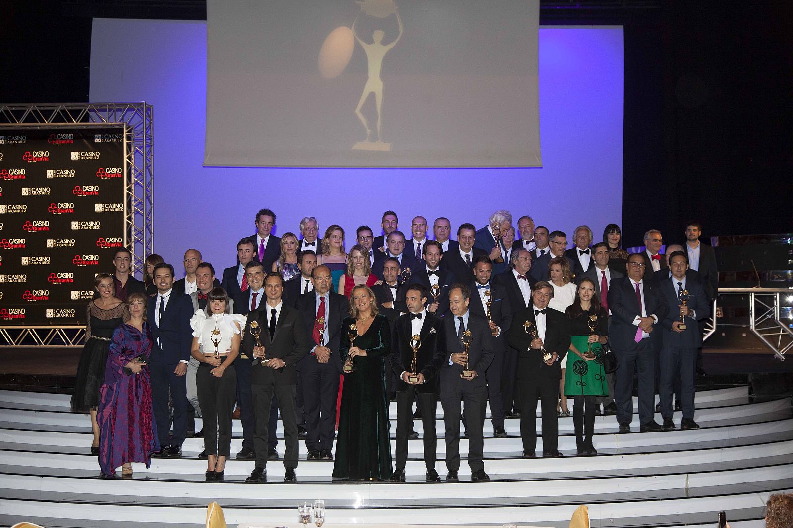 Foto de familia de los premiados con la Antena de Oro 2015