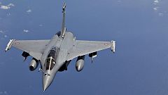 Francia bombardea la principal ciudad del Estado Islámico en Siria