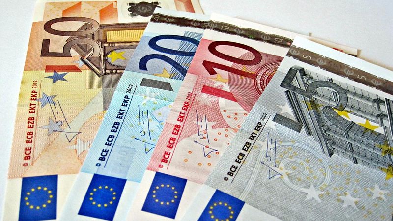 El Tesoro cobra por primera vez a los inversores por las letras a 12 meses 