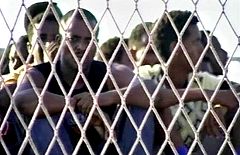 Llegan a la isla italiana de Lampedusa 800 inmigrantes irregulares en tan sólo una noche