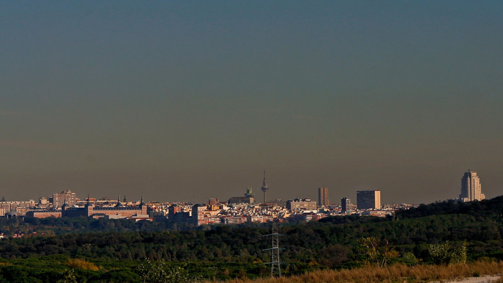 Vista de Madrid con la 'boina' de contaminación sobre la ciudad (13/11/2015)
