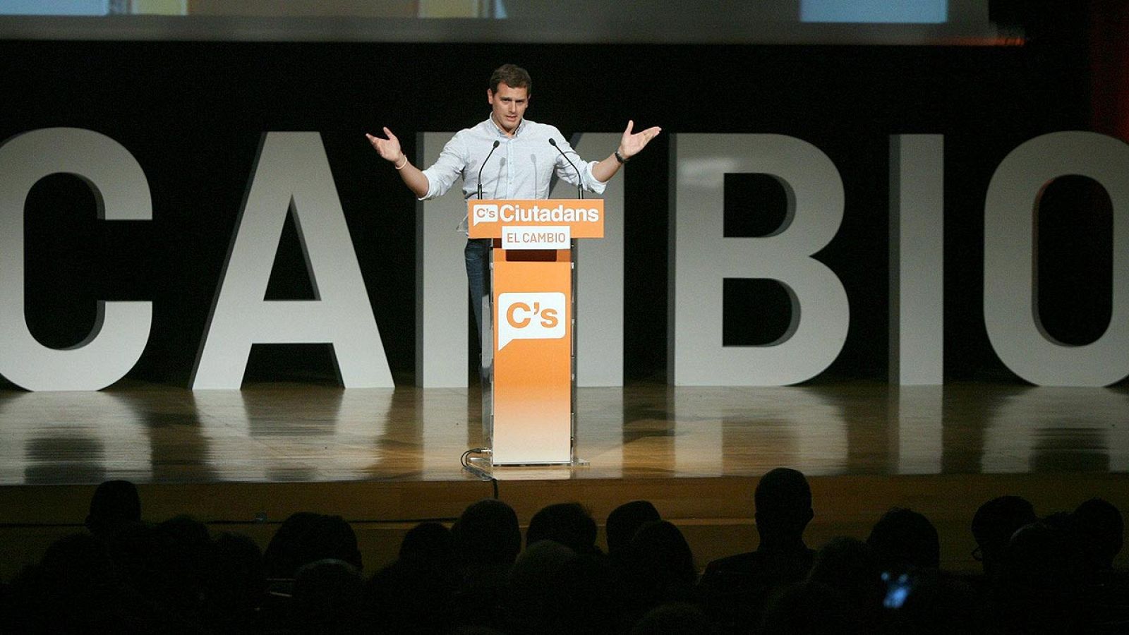 Albert Rivera, invitando al cambio en un mitin de campaña en Tarragona