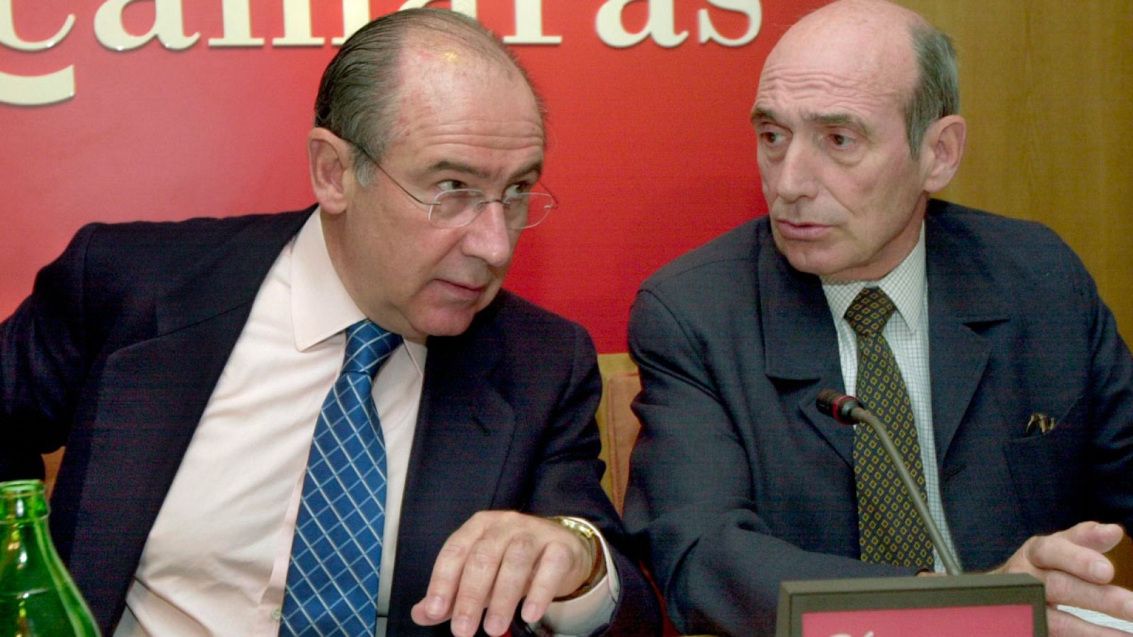 Imagen de archivo en la que aparecen Rodrigo Rato y José Manuel Fernández Norniella en un acto celebrado en el año 2002.