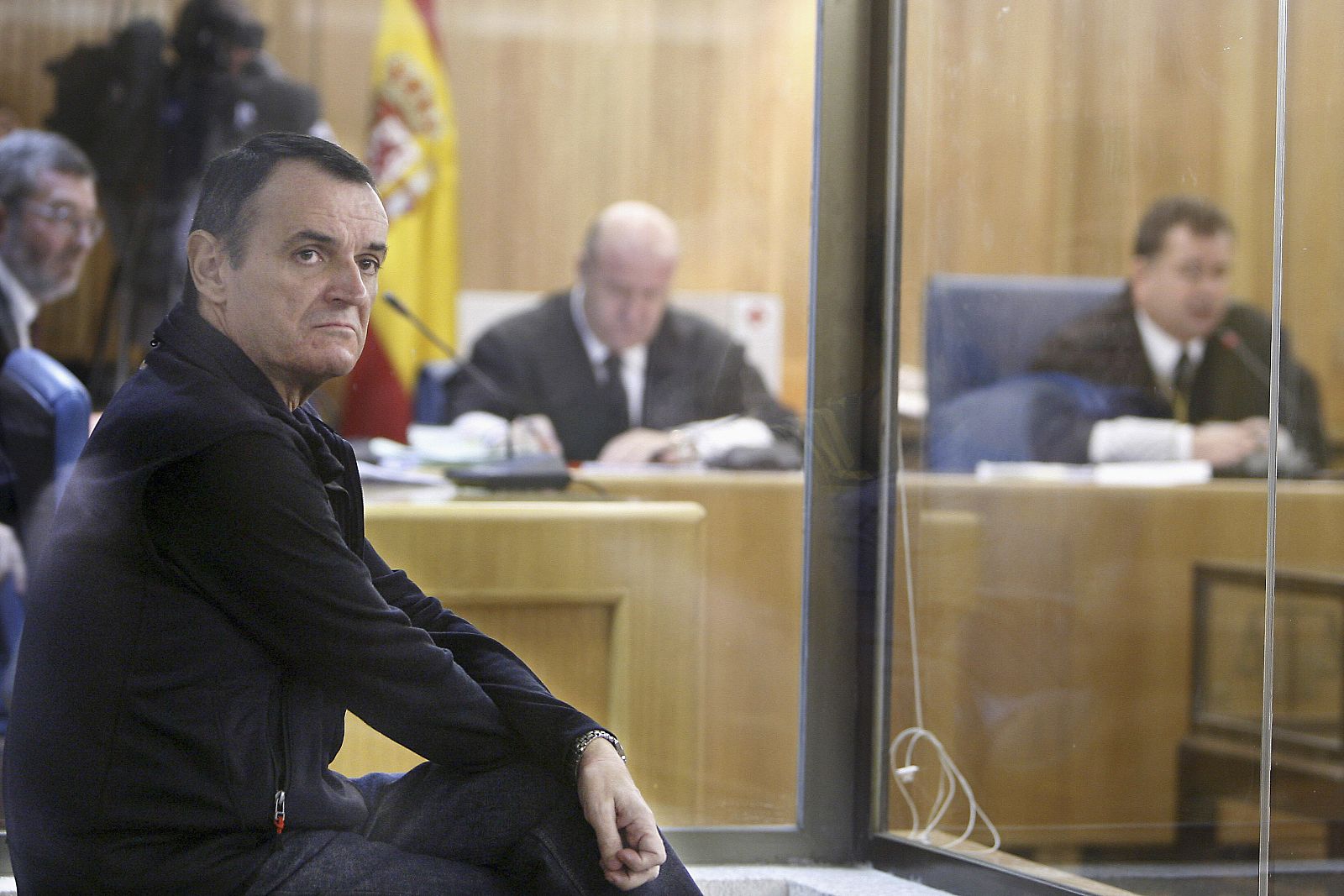 Iñaki de Juana Chaos, sentado en un juicio