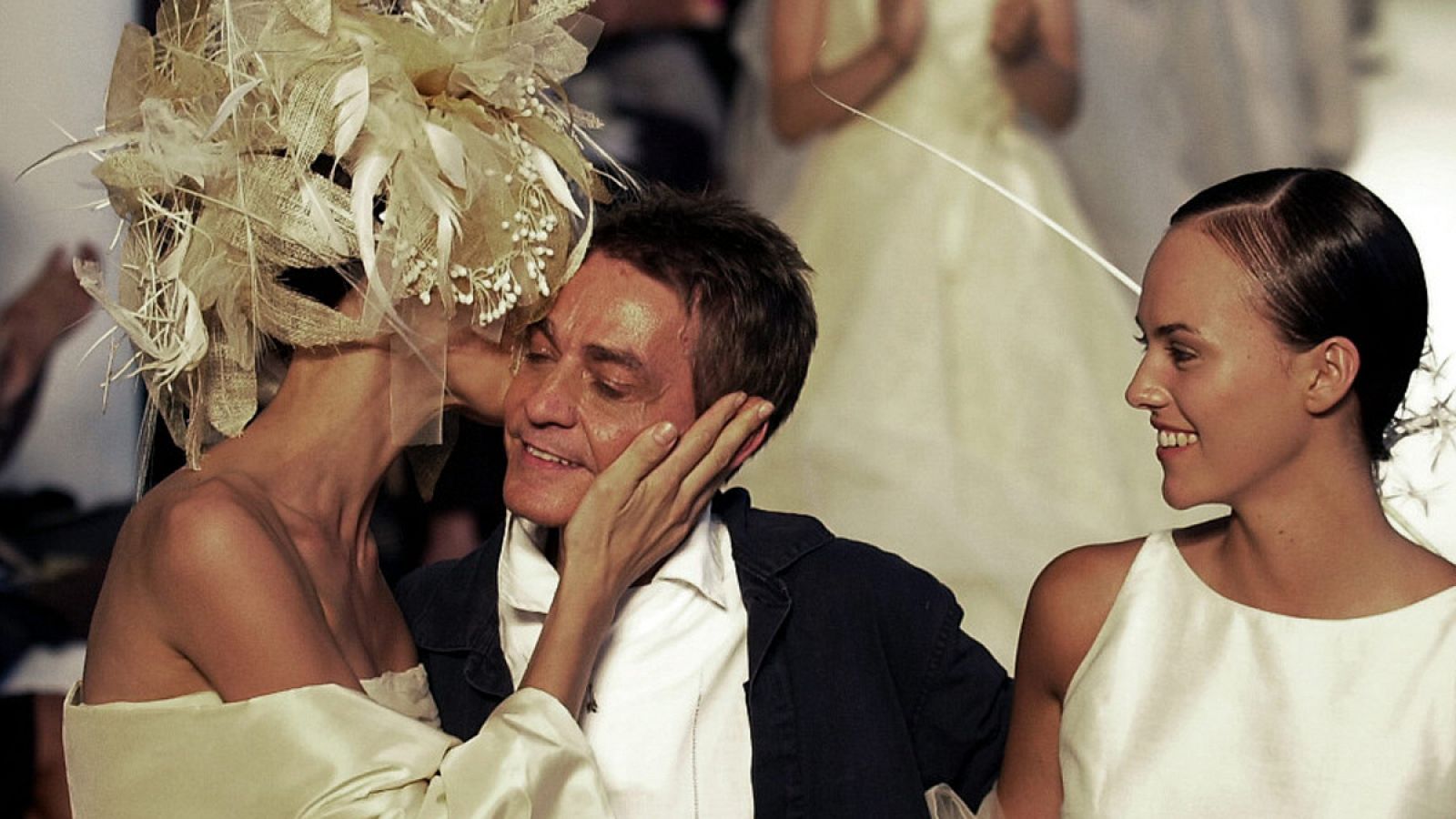 Jesús del Pozo con Verónica Blume y Helen Lindes.