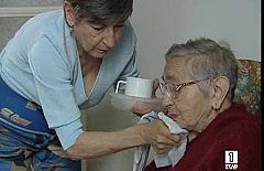 5,3 millones de mujeres en España se dedican al cuidado no remunerado de dependientes