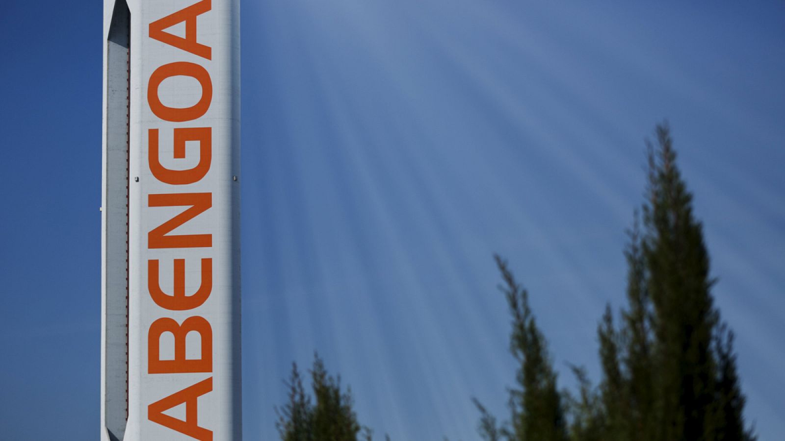 Torre de Abengoa en la planta solar de Solucar