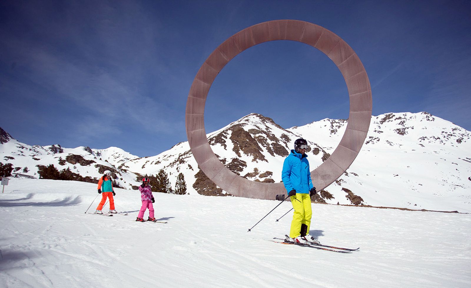 La estaciones invernales de la península se han propuesto enganchar a la nieve a los más pequeños.