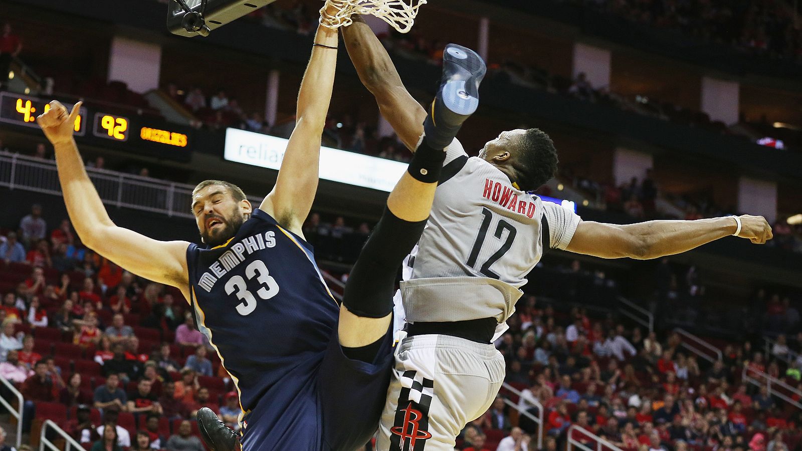 Marc Gasol, ante Dwight Howard
