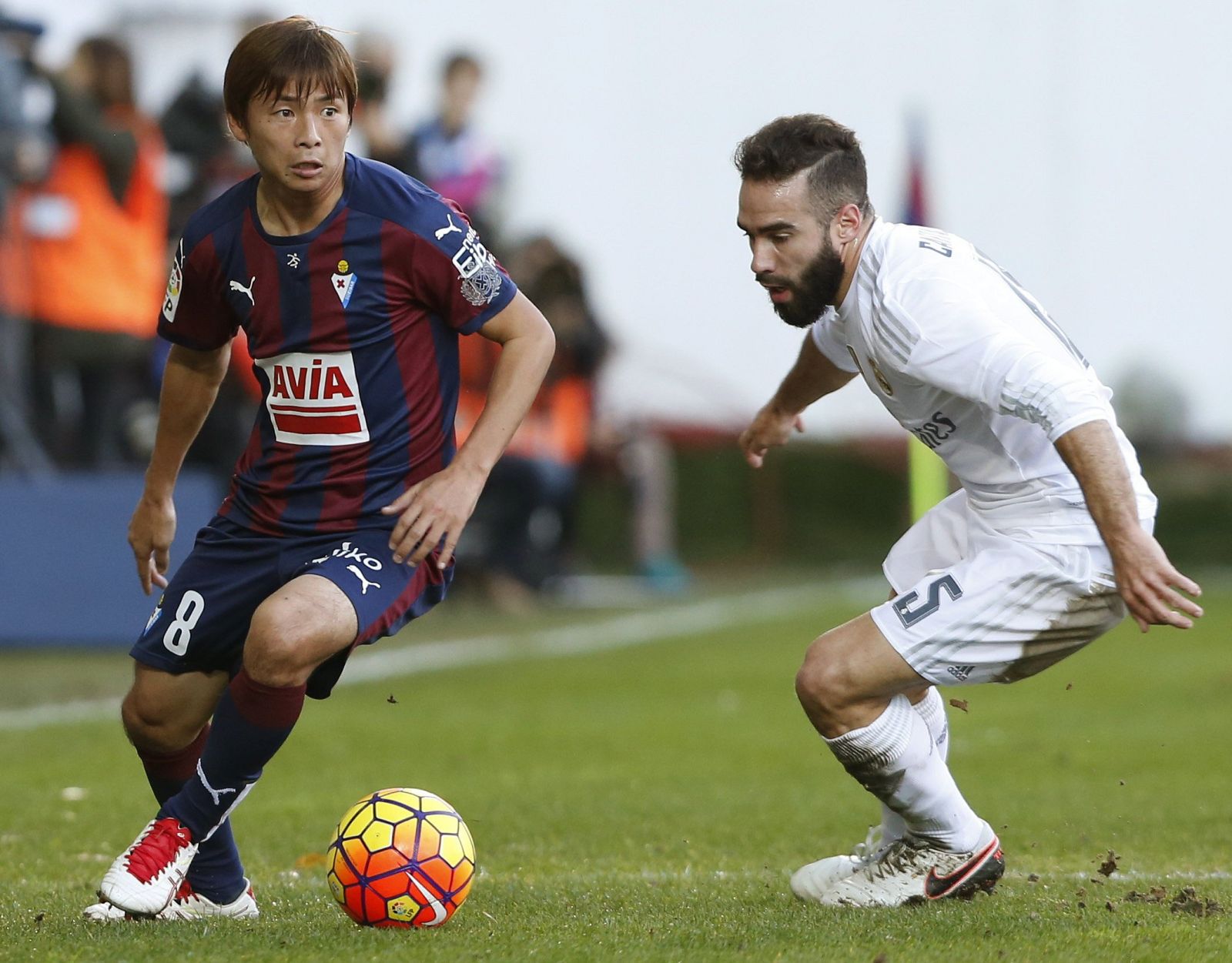 Carvajal durante el partido en Ipurúa, donde cayó lesionado.