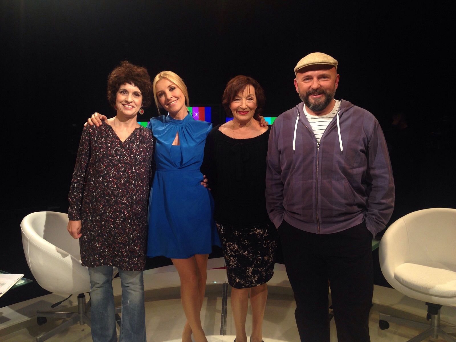 Cayetana Guillén Cuervo junto a Adriana Ozores, Petra Martínez y Miguel Albaladejo