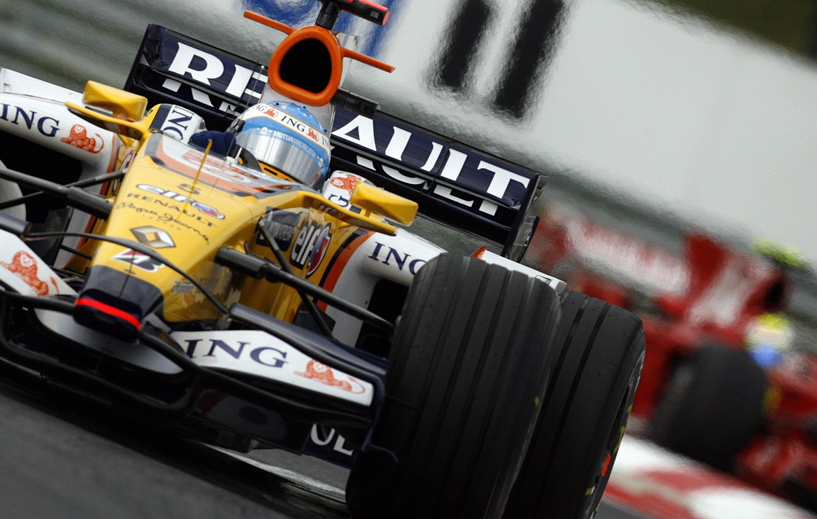 Alonso prueba con éxito sus opciones en Hungría