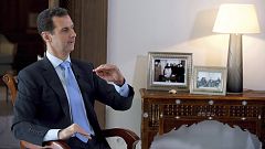 Damasco acusa a la coalición liderada por EE.UU. de bombardear uno de sus campamentos, pero la alianza lo desmiente