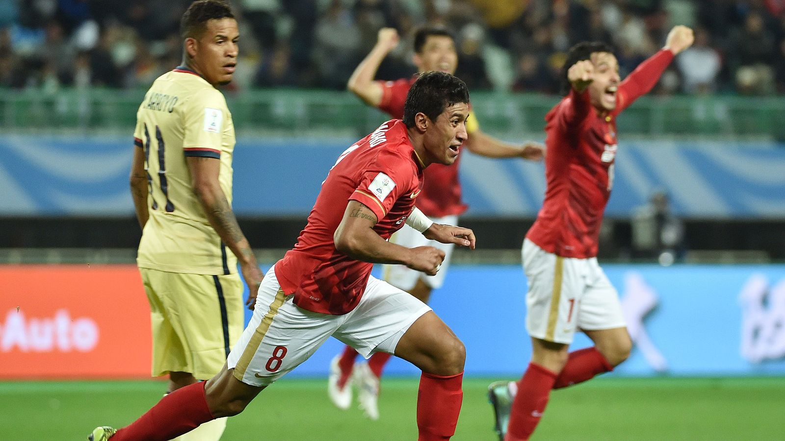 Paulinho cita al Guangzhou con el Barça