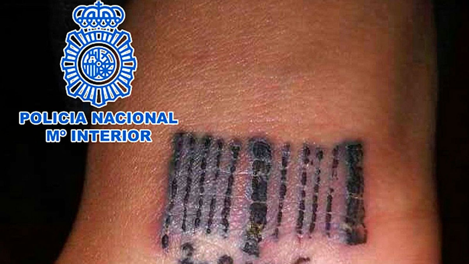 Fotografía de uno de los tatuajes que una trama proxeneta hacía a mujeres