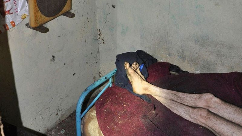 La Policía libera a un hombre encerrado por sus hermanos en condiciones infrahumanas en Sevilla