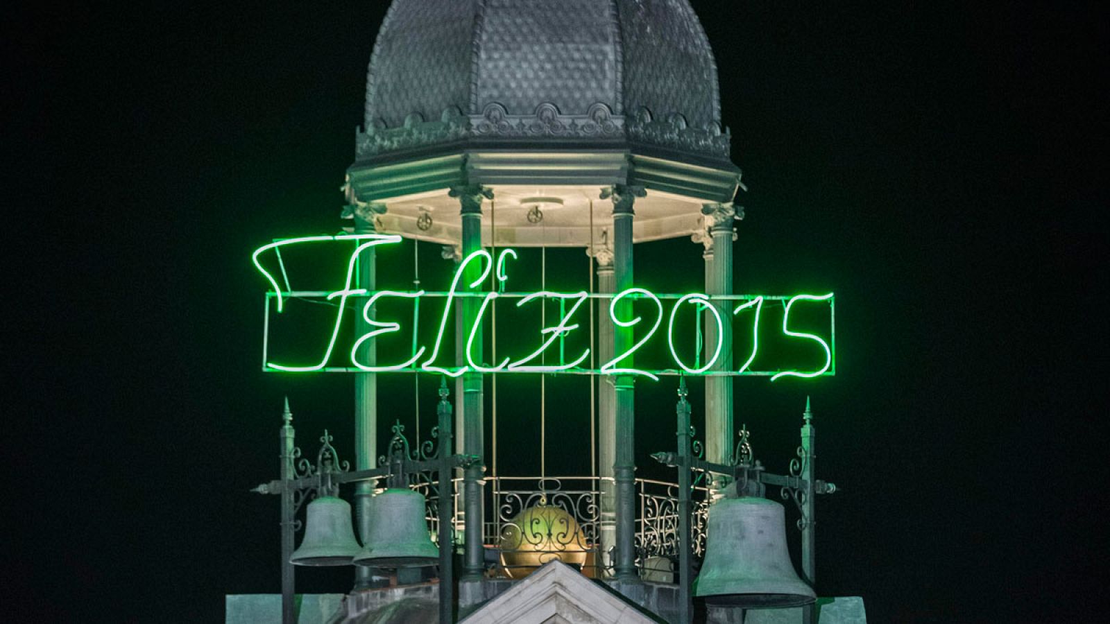 El rótulo de la Puerta del Sol en las campanadas de 2015 las últimas antes de estrenar nuevo diseño