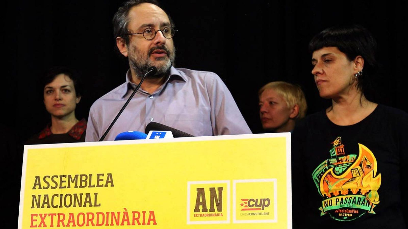 El presidente de la CUP en el Parlament, Antonio Baños, y su portavoz parlamentaria, Anna Gabriel