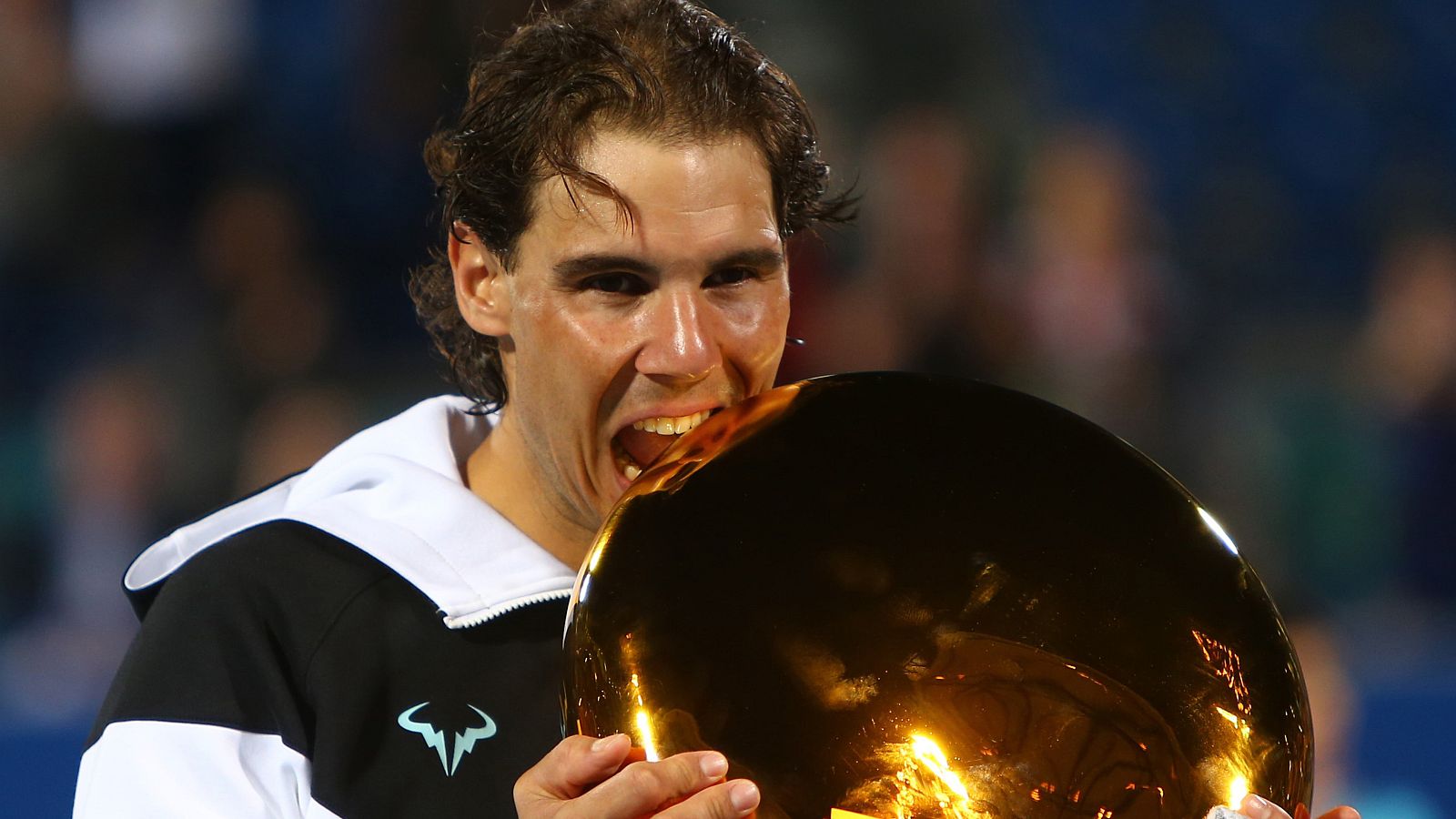 Rafa Nadal muerde su título en Abu Dabi