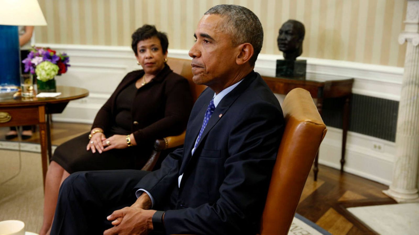 El presidente estadounidense, Barack Obama, junto a la fiscal general del país, Loretta Lynch.